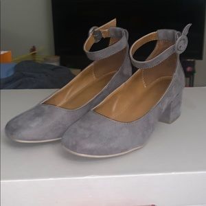 Women’s shoes size 8